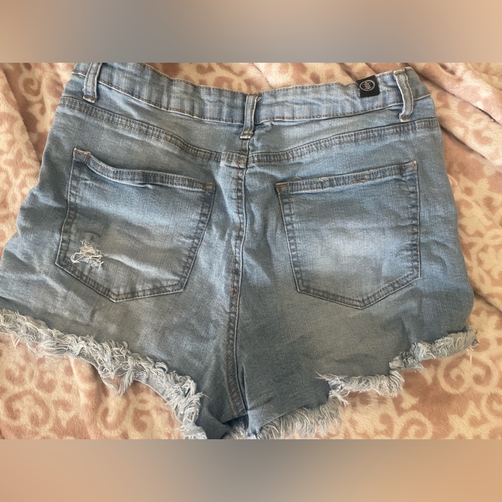 Shorts - Picture 2 of 3